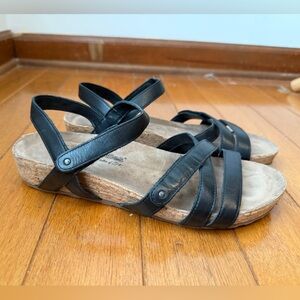 Walking Cradles Black Leather Pool Strappy Sandals Cork Adjustable Womens Size 8